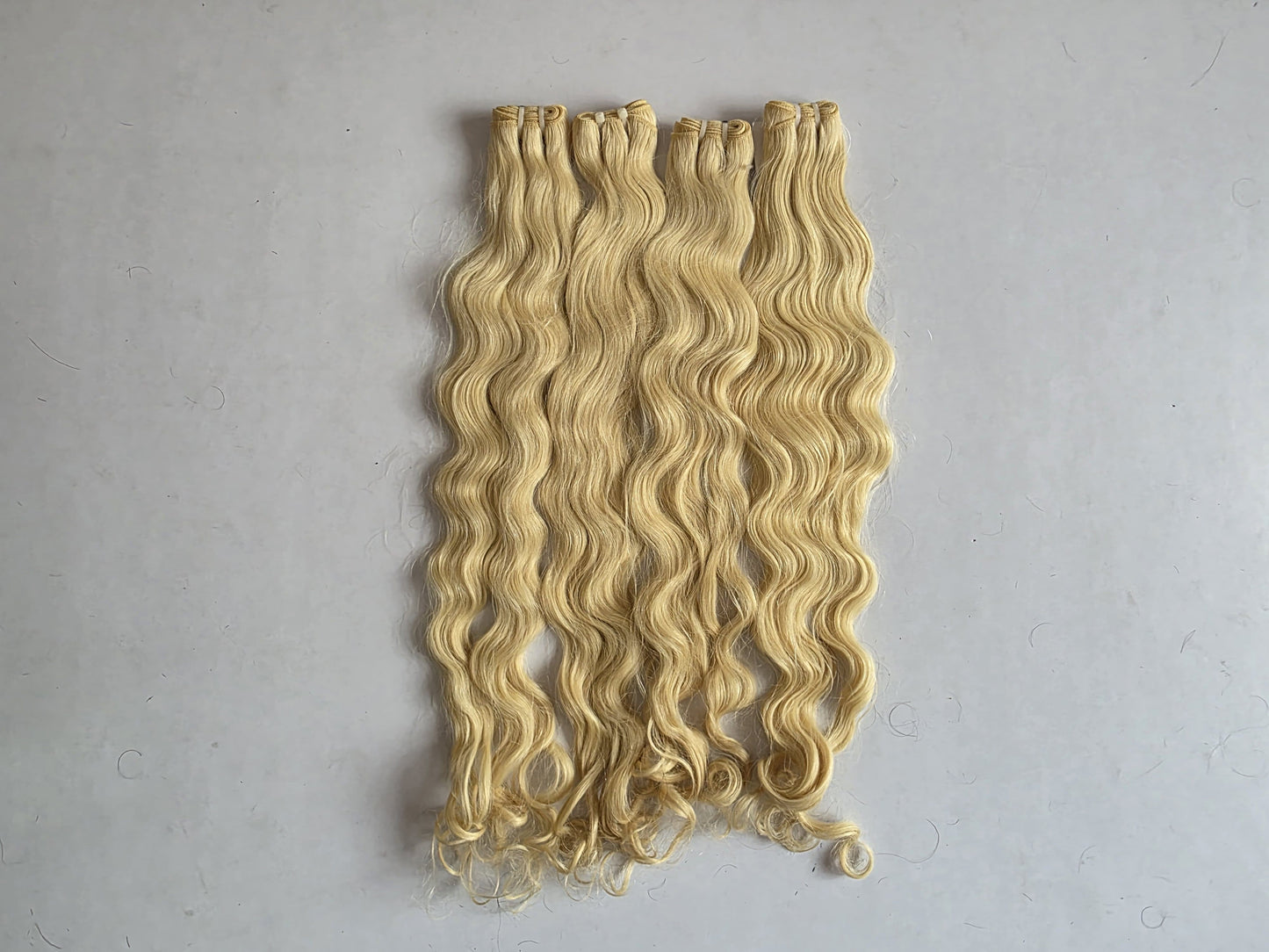 Blonde wavy (Raw Indian Hair)